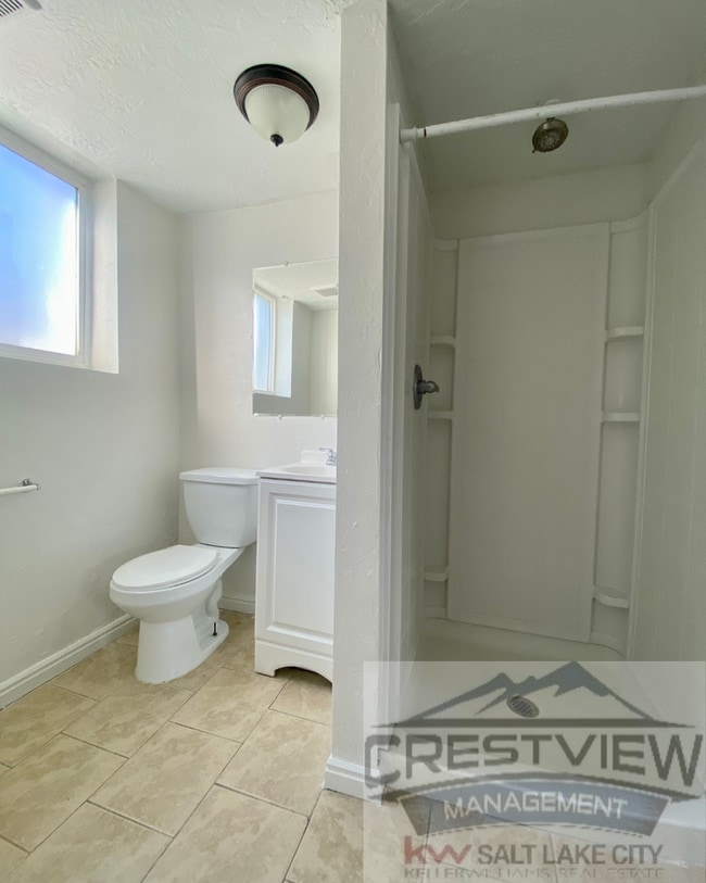 Building Photo - Spacious Home in Magna – Convenient Location!