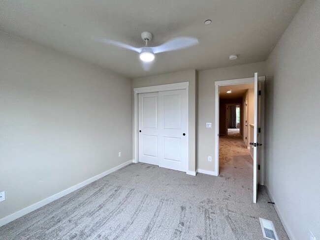Building Photo - Incredibly Large 4 Bed 2.5 Bath Charmer!