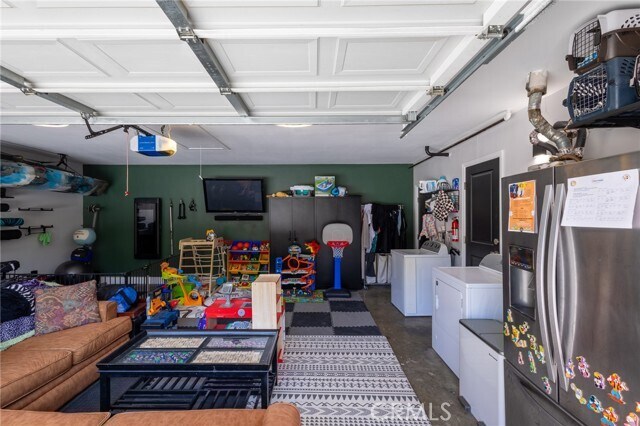 Building Photo - 842 Granby Ave