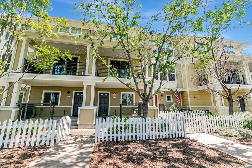 Primary Photo - 40733 Greystone Ter