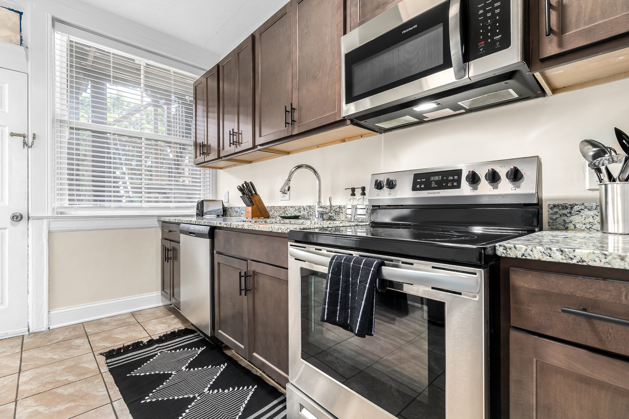 Building Photo - 3402 Brush St