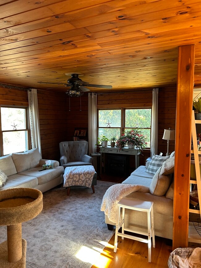 Building Photo - 69 Salisbury Ave