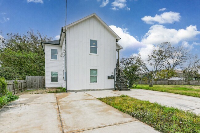 Building Photo - 4405 Mallow St
