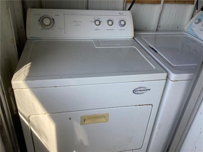 Building Photo - 189 Saxony Trail