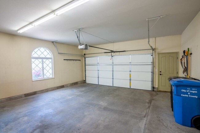 Building Photo - 414 Choke Cherry Ln