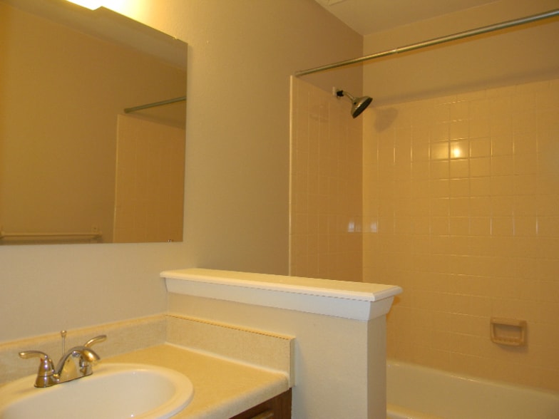 Building Photo - 7612 Lexington Manor Dr