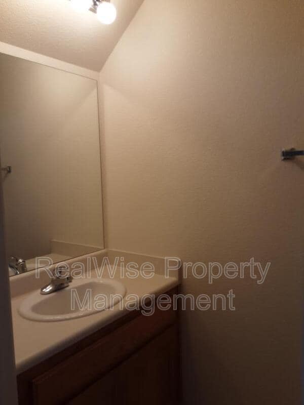 Building Photo - 1294 Willow Ln