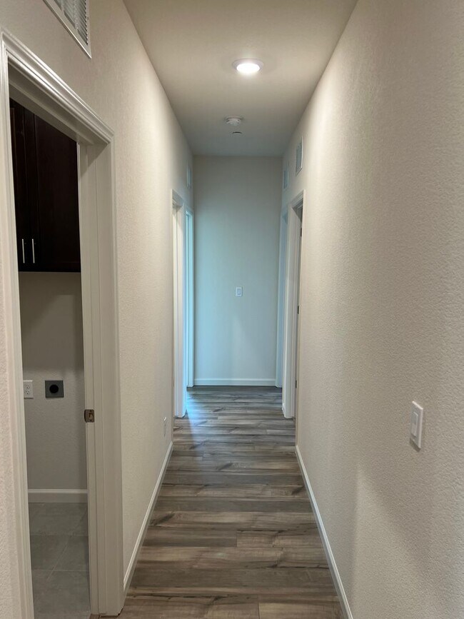 Building Photo - Gorgeous Newer Meadowlands Residence 3 Model, 4 Bedroom Unit
