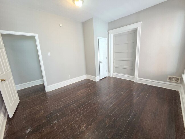 Building Photo - 3129-31 Keokuk St.