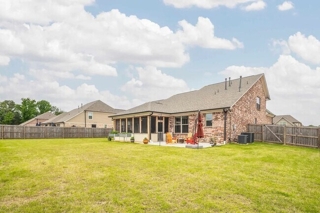 Building Photo - Custom Bartlett Home on Corner Lot with Mo...