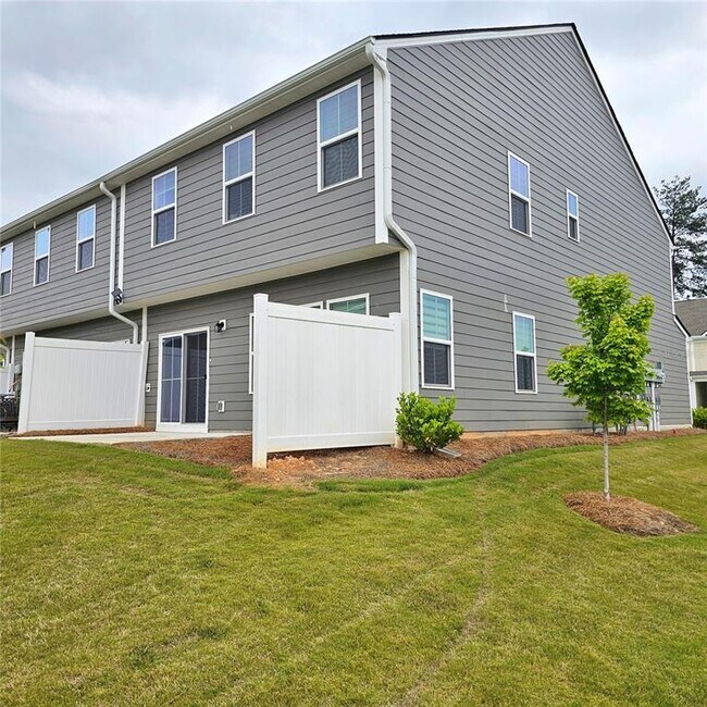 Building Photo - 233 Salt Lk Ln