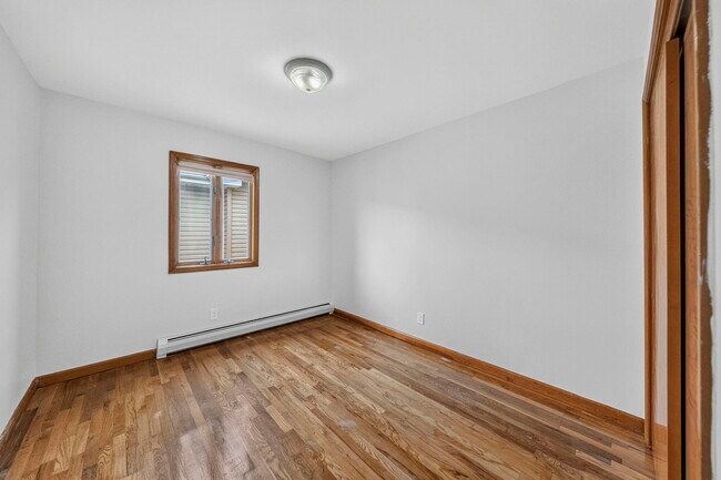 Building Photo - 612 72nd St