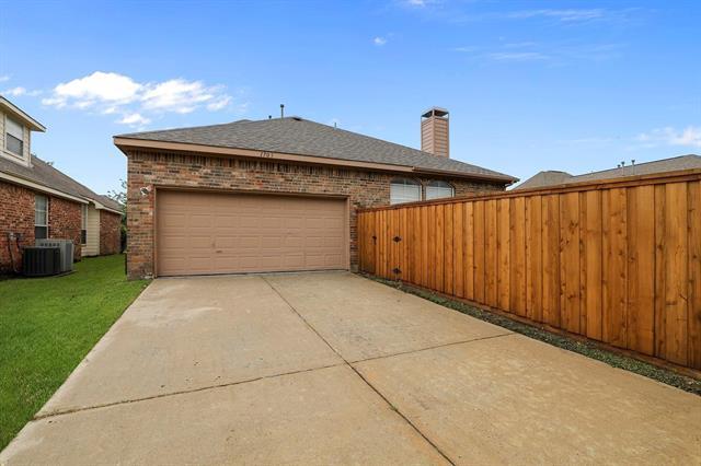 Building Photo - 1703 Mapleleaf Falls Dr