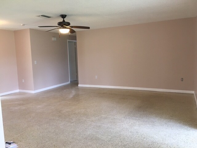 Living room - 1622 S Hermitage Rd