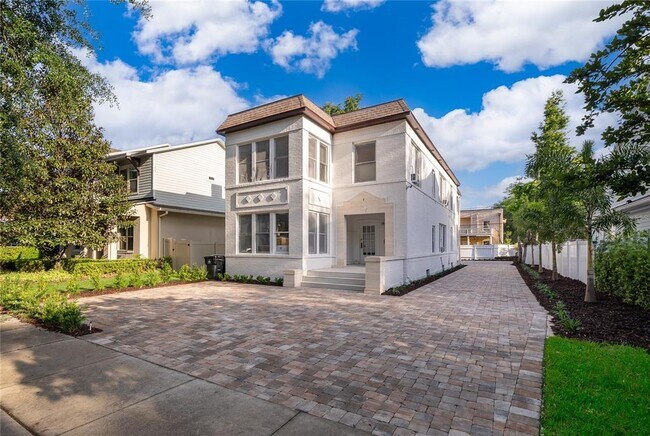 Building Photo - 601 Delaney Park Dr