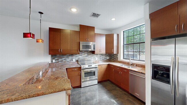 Building Photo - 310 S Jensen Dr