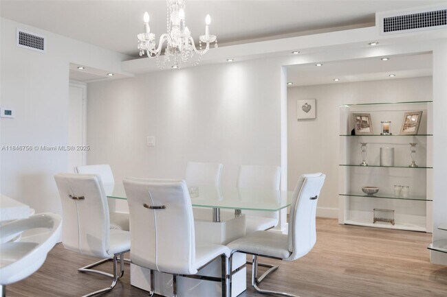 Building Photo - 6039 Collins Ave