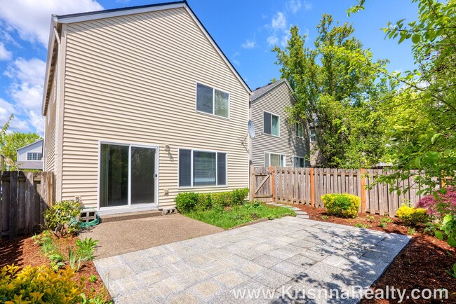 Building Photo - Charming 3 BD* 2.5 BA* Single Family Home ...