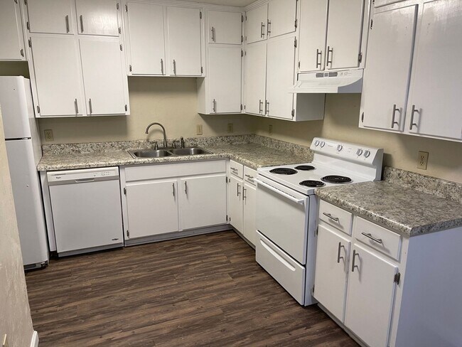 Building Photo - Portland Townhomes