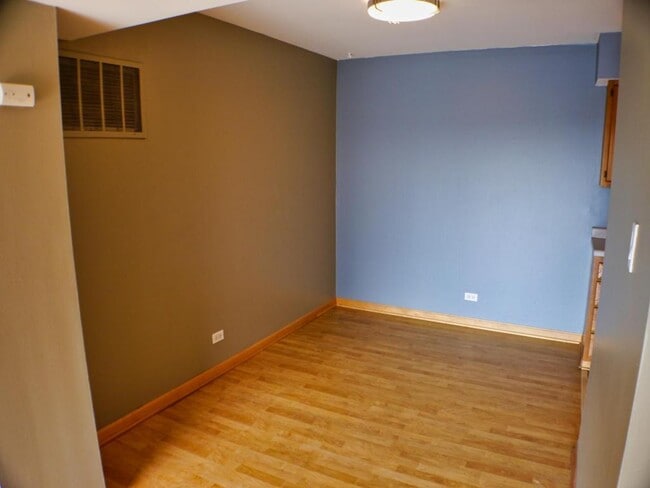 Building Photo - 4827 W 109th St