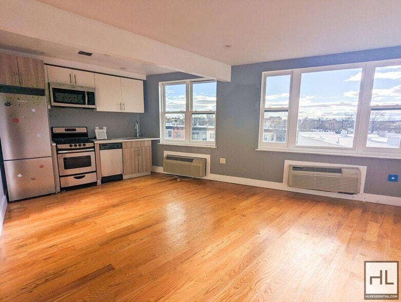 Building Photo - BROADWAY