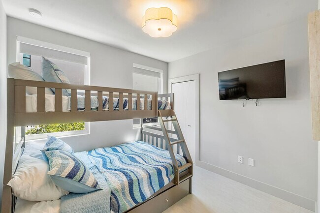 Building Photo - 99 Seaside Ave