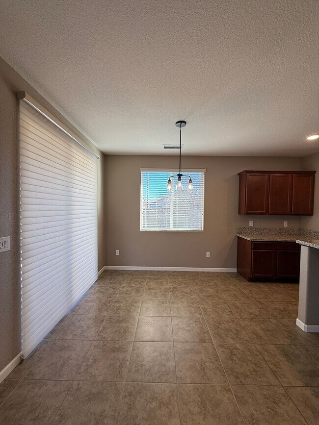 Building Photo - Beautiful Home in Sparks, NV- Single story