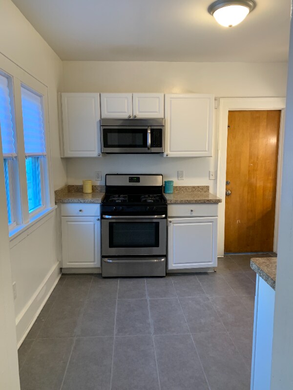 Building Photo - 364 Inglewood Dr