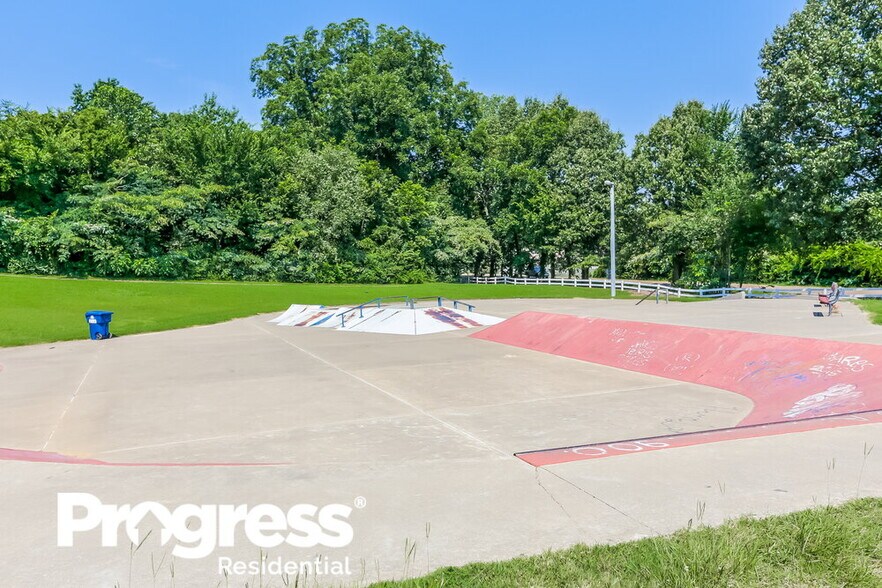 Building Photo - 6416 Arbor Lake Dr E