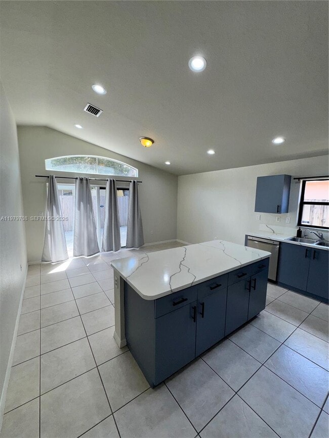 Building Photo - 2010 SE 14th St