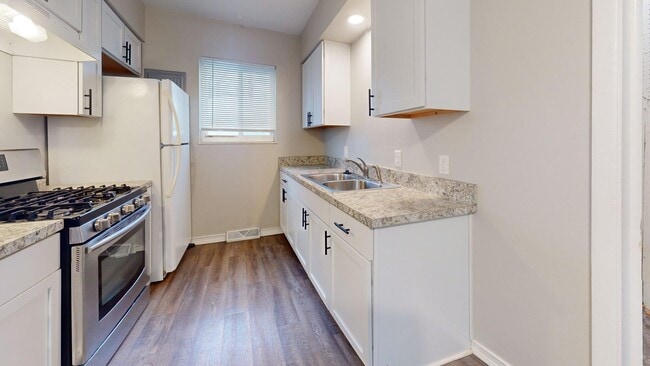 Building Photo - 7405 Marlborough Ave