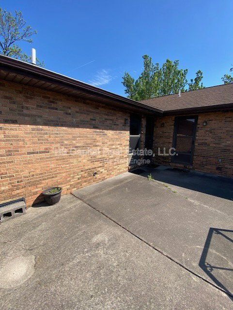 Building Photo - 309 Southgate Dr