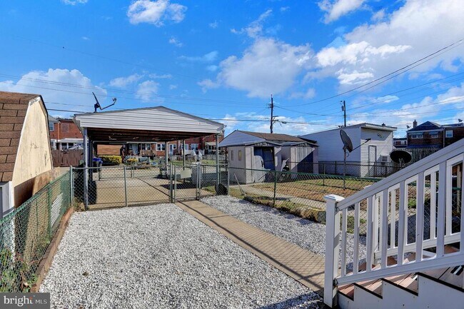 Building Photo - 2857 Plainfield Rd