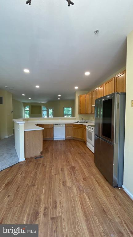 Building Photo - 6125 White Marble Ct