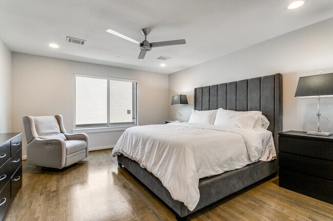 Building Photo - 1839 Euclid Ave