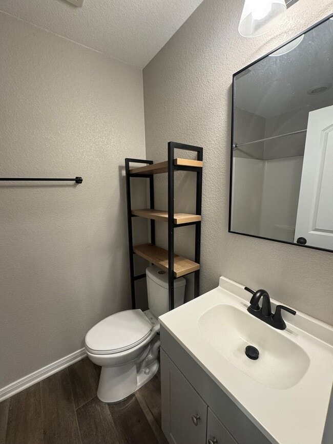 Building Photo - Updated 3/2 Duplex in the Heart of Waco