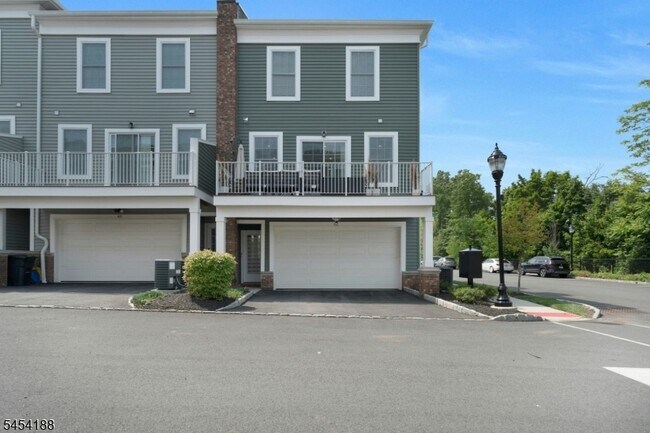 Building Photo - 62 Parkside Ln