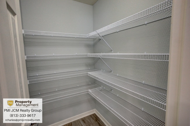 Building Photo - "Discover Your Dream Home: Spacious 4-Bedr...