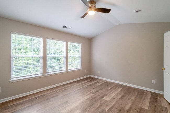 Building Photo - Spacious Townhome in Prime South Charlotte...
