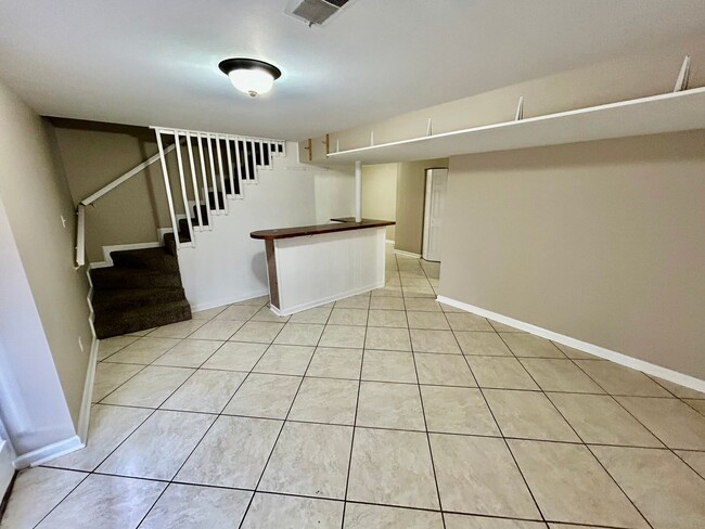 Building Photo - Move in now and pay NO RENT for the rest o...