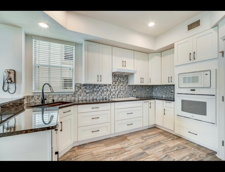 Primary Photo - 200 Riverfront Dr