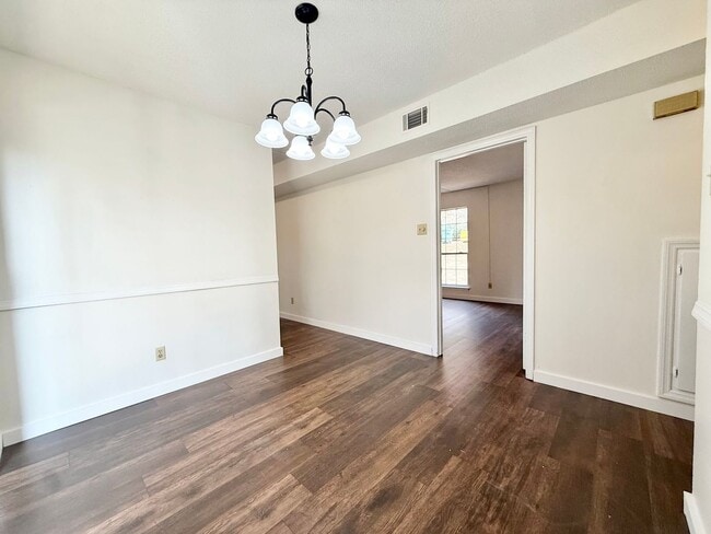 Building Photo - 1906 Brownwood Rd