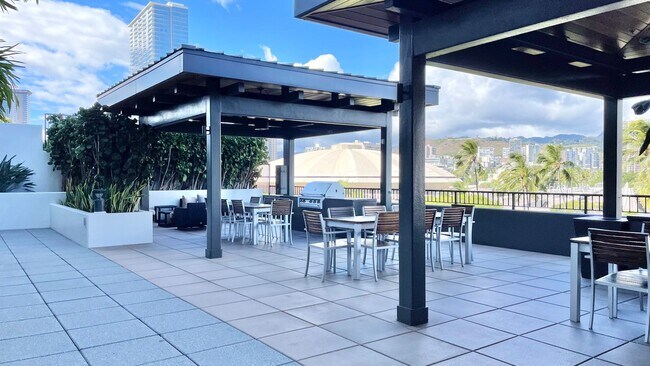 Building Photo - 2 BEDROOM HIGH FLOOR UNIT IN KAKAAKO