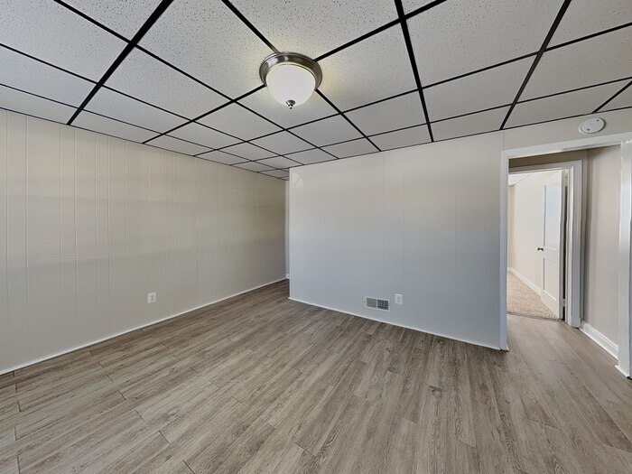 Building Photo - 1917 Searles Rd