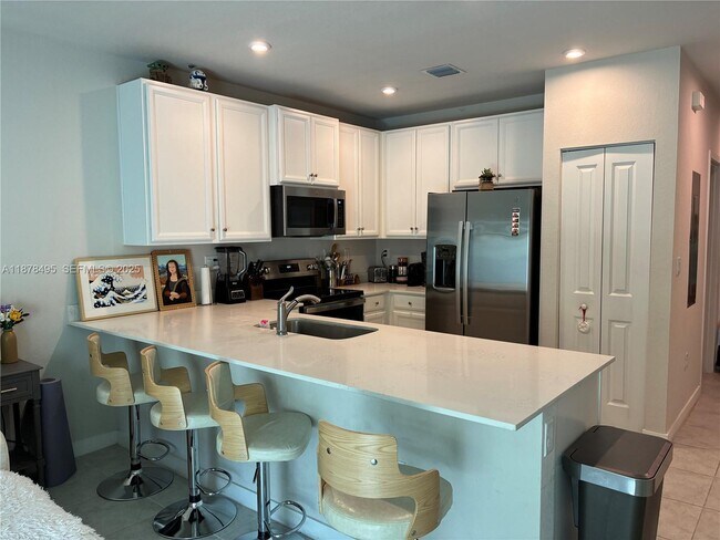 Building Photo - 1069 NW 4th Ter