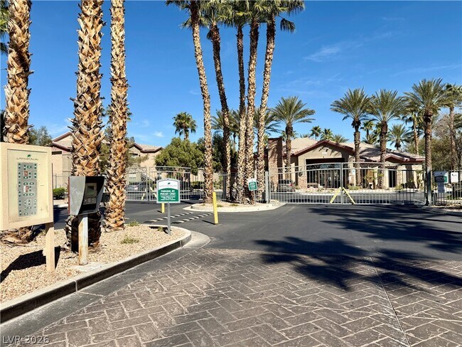 Building Photo - 8000 W Badura Ave