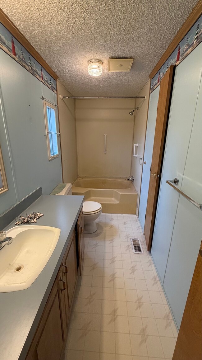 Building Photo - 629 Pine Hill Rd