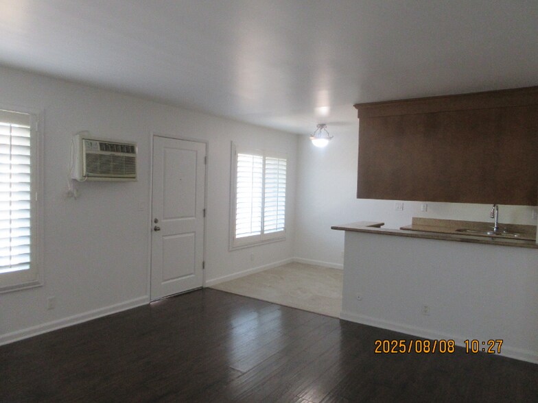 Building Photo - 20327 Saticoy St