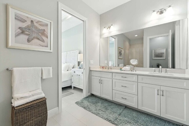 Building Photo - AZURE AT HACIENDA LAKES - 2 bedroom spacio...