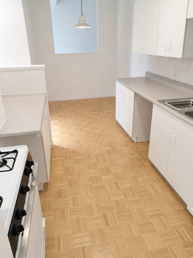 Building Photo - 49 Greenkill Ave